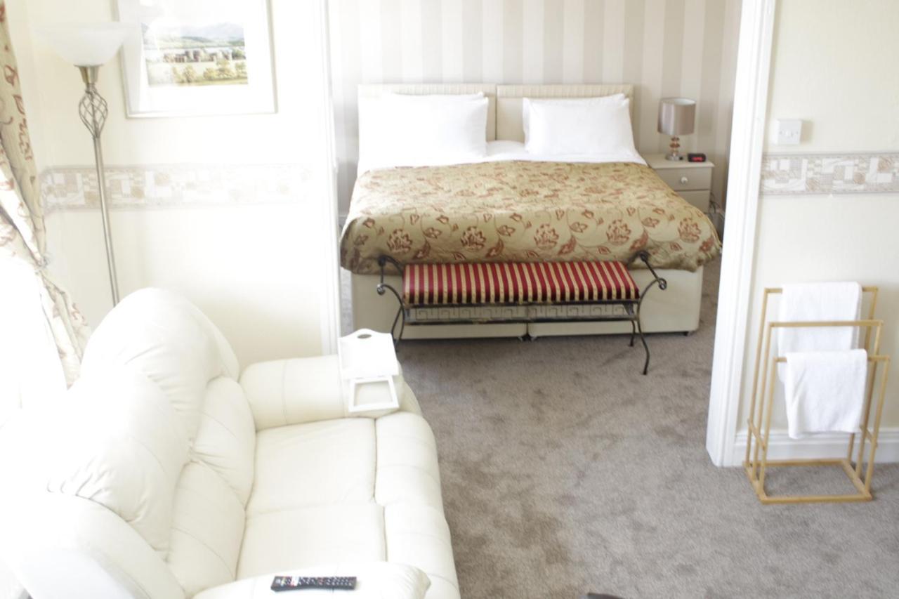 Clifton Villa Guest House Llandudno Buitenkant foto