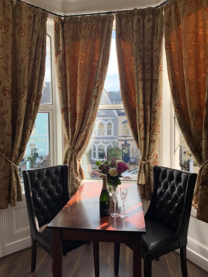Clifton Villa Guest House Llandudno Buitenkant foto