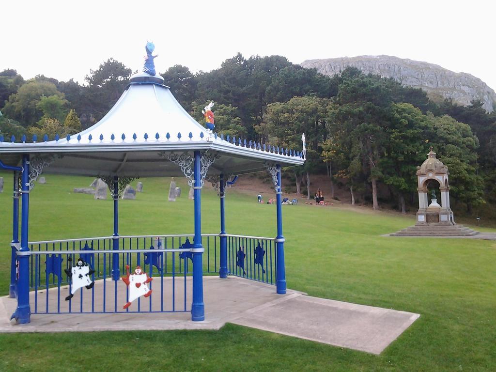 Clifton Villa Guest House Llandudno Buitenkant foto