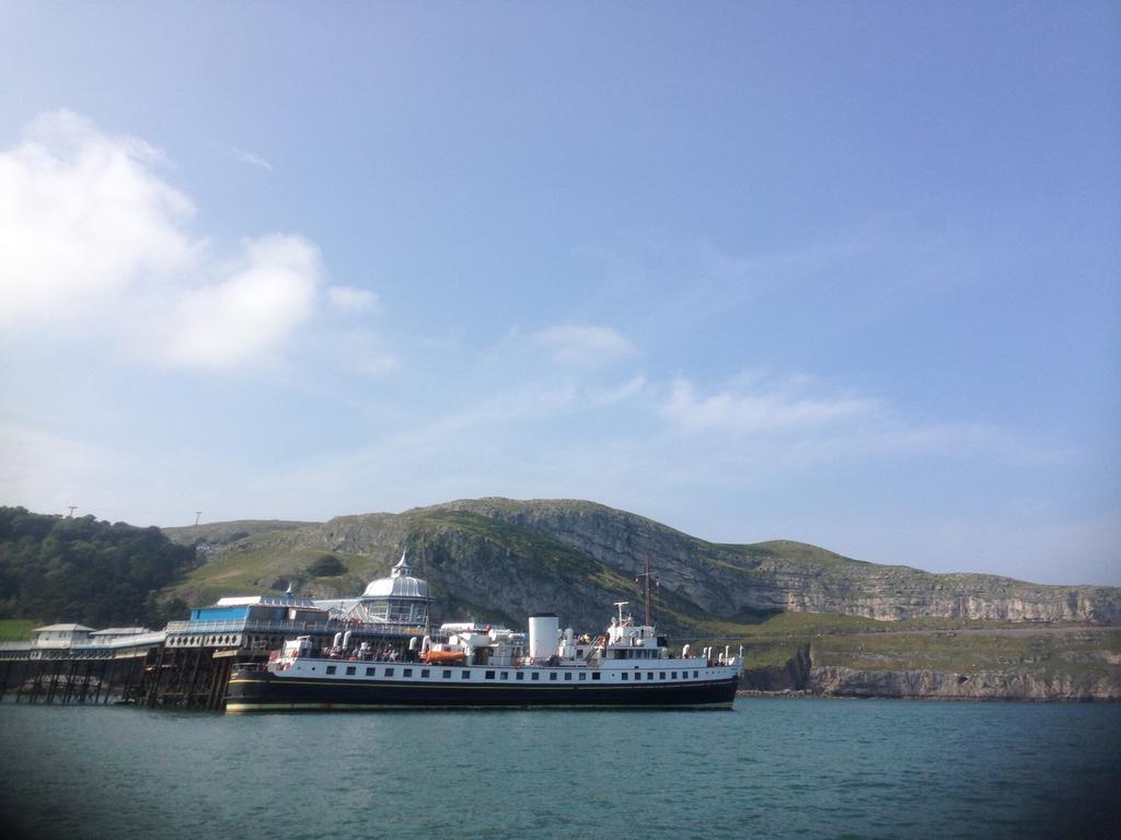 Clifton Villa Guest House Llandudno Buitenkant foto