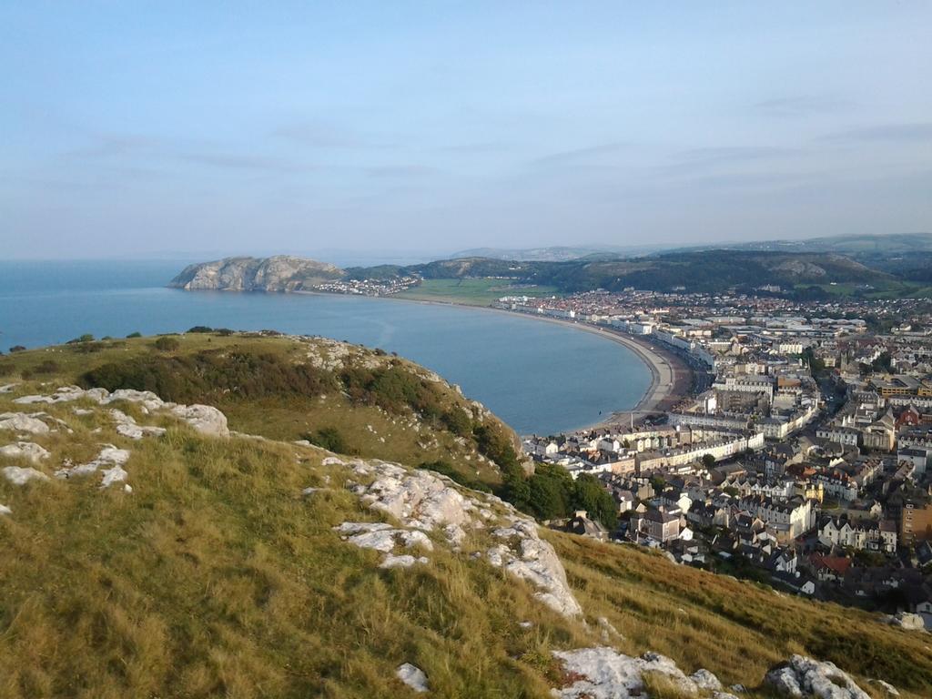 Clifton Villa Guest House Llandudno Buitenkant foto